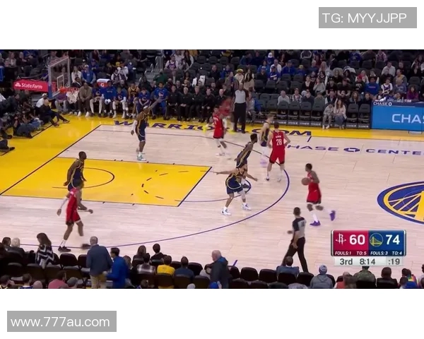 申京送出妙传 伊森空切上篮得手 申京送出妙传 伊森空切上篮得手